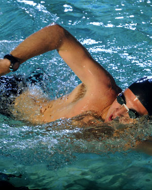 trening z zegarkiem do pływania Garmin Swim